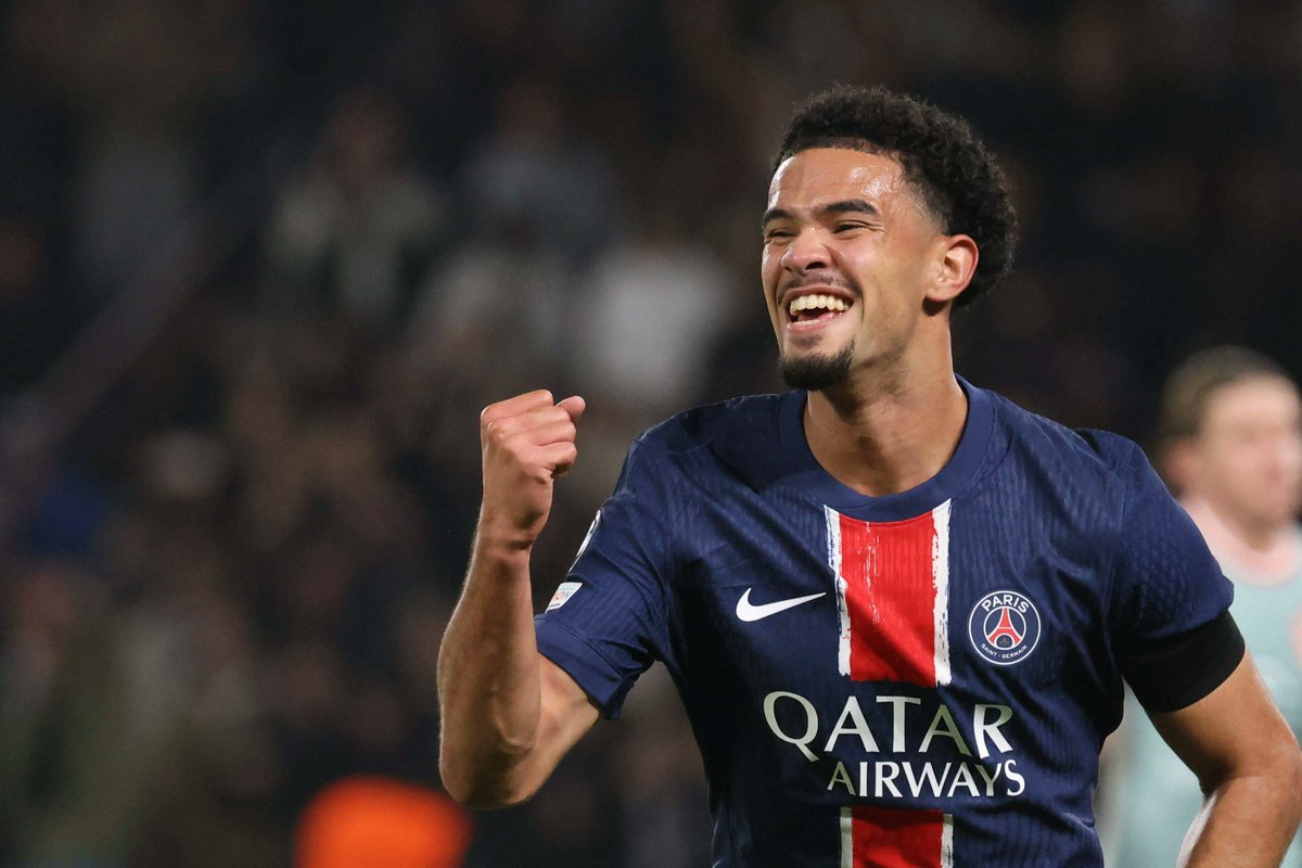 🚨 BREAKING: Manchester United are reportedly weighing up a €60million (£51m) offer for Paris Saint-Germain star Warren Zaire-Emery. 

Old Trafford chiefs first considered a move for the midfielder back in 2023 when he was just 17 and it looks as though he could be targeted as their third midfield signing this summer. 

[@MENnewsdesk]